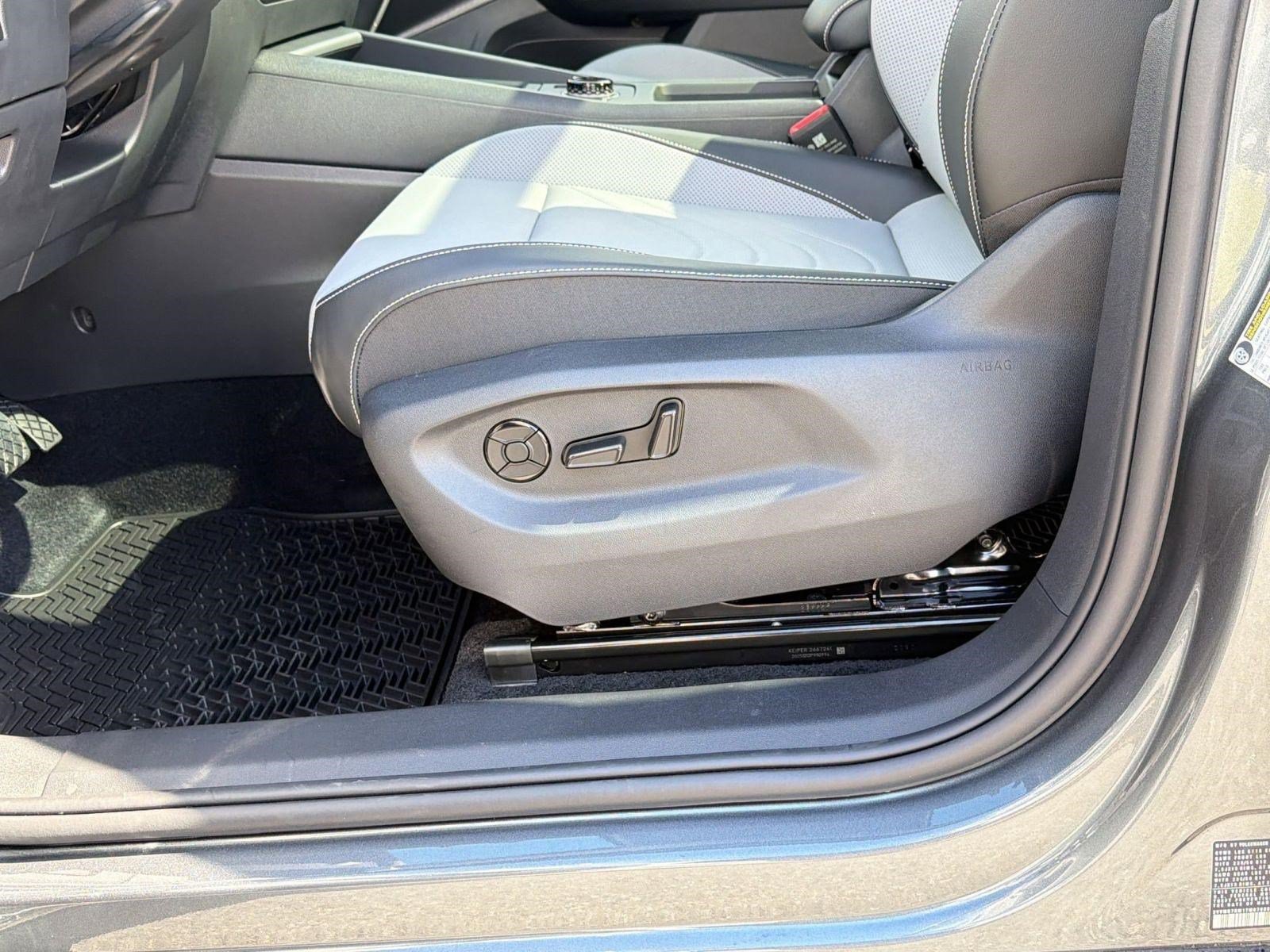New 2026 Volkswagen Tiguan SE AWD/4WD image 13