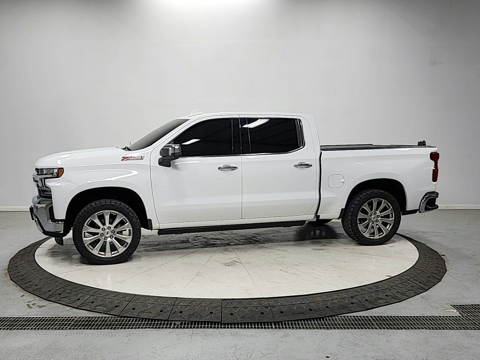 Used 2020 Chevrolet Silverado 1500 LTZ w/ LTZ Convenience Package image 4