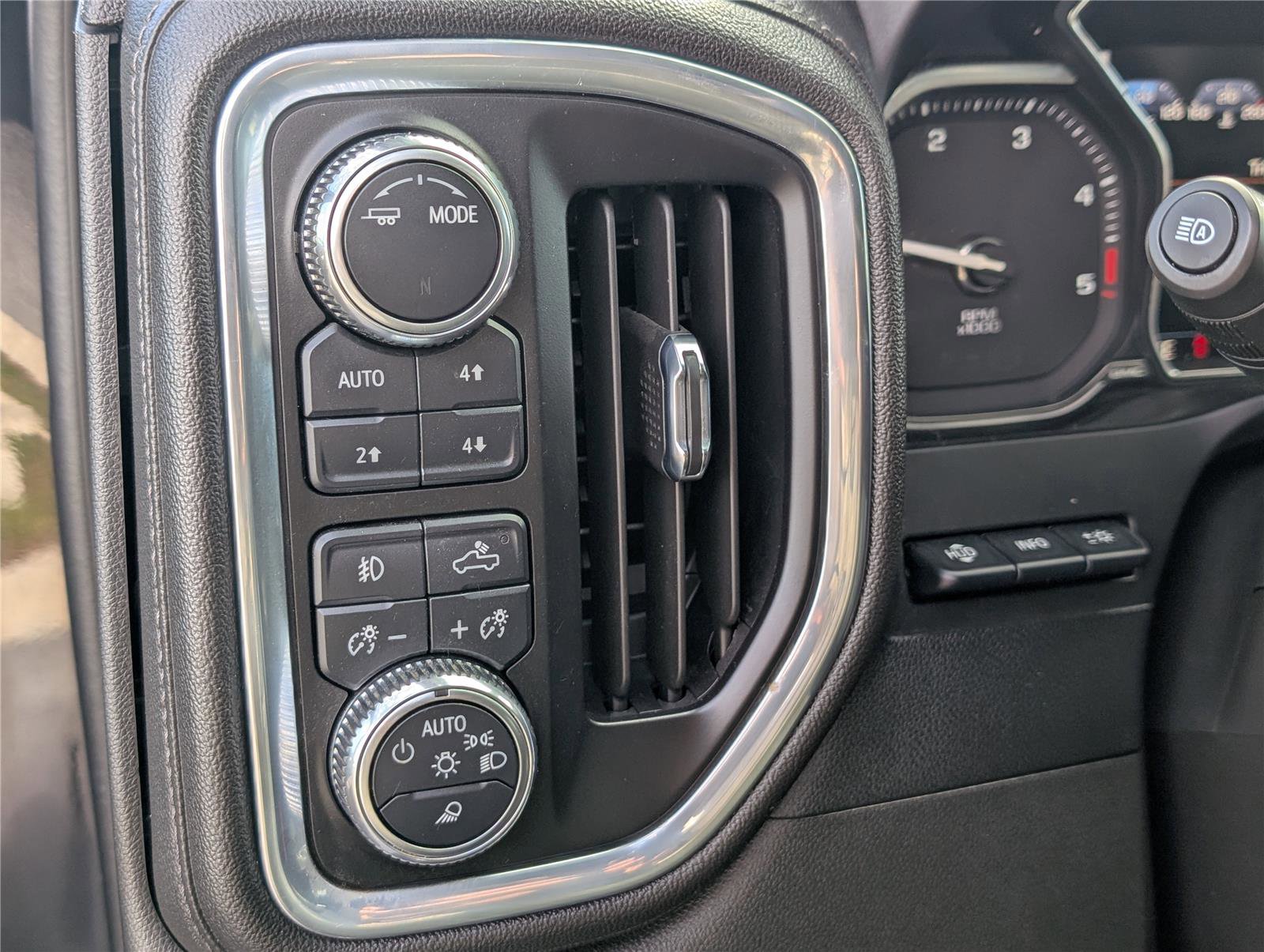 Used 2023 GMC Sierra 3500 Denali w/ Denali Ultimate Package image 23