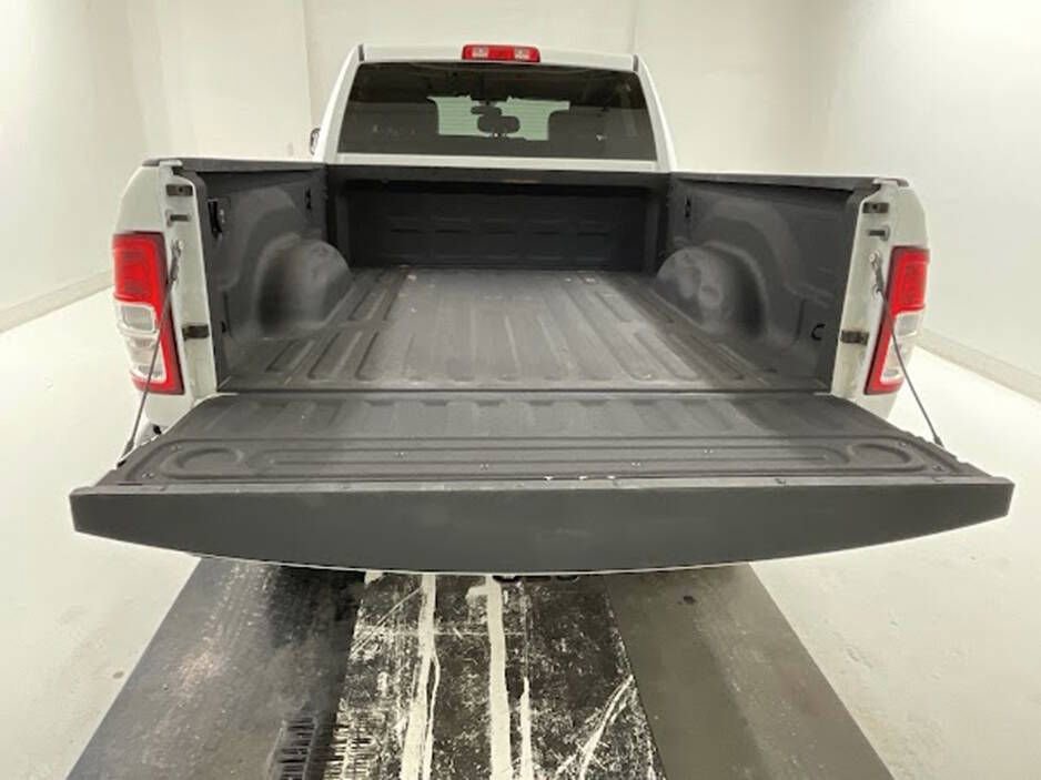 Used 2022 RAM 2500 Tradesman w/ Chrome Appearance Group AWD/4WD image 10