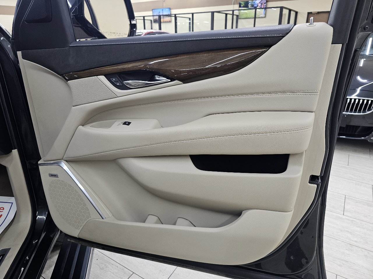 Used 2019 Cadillac Escalade ESV Premium Luxury w/ LPO, Radiant Package image 43