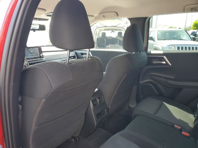 Used 2023 Mitsubishi Outlander ES FWD image 18