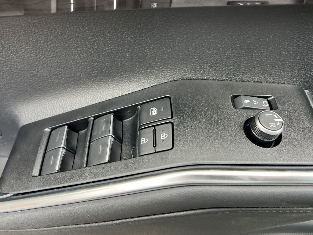 New 2026 Toyota Highlander Platinum image 12