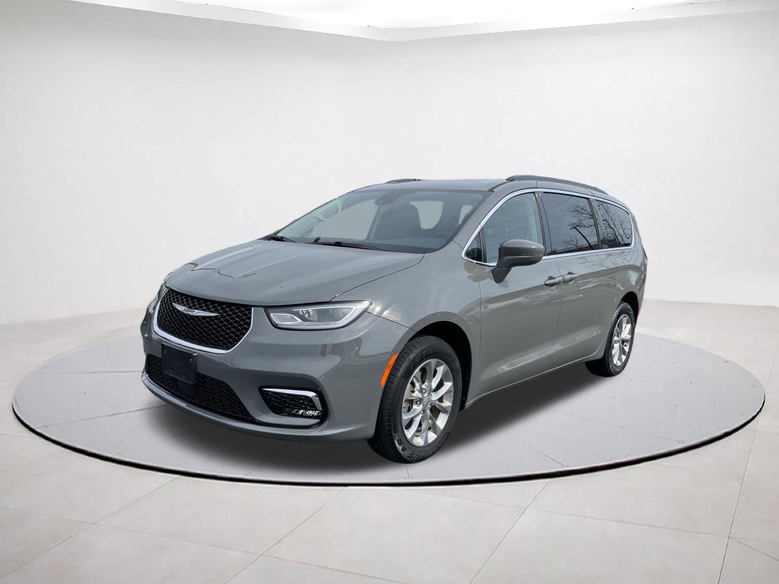 Used 2022 Chrysler Pacifica Touring-L image 3