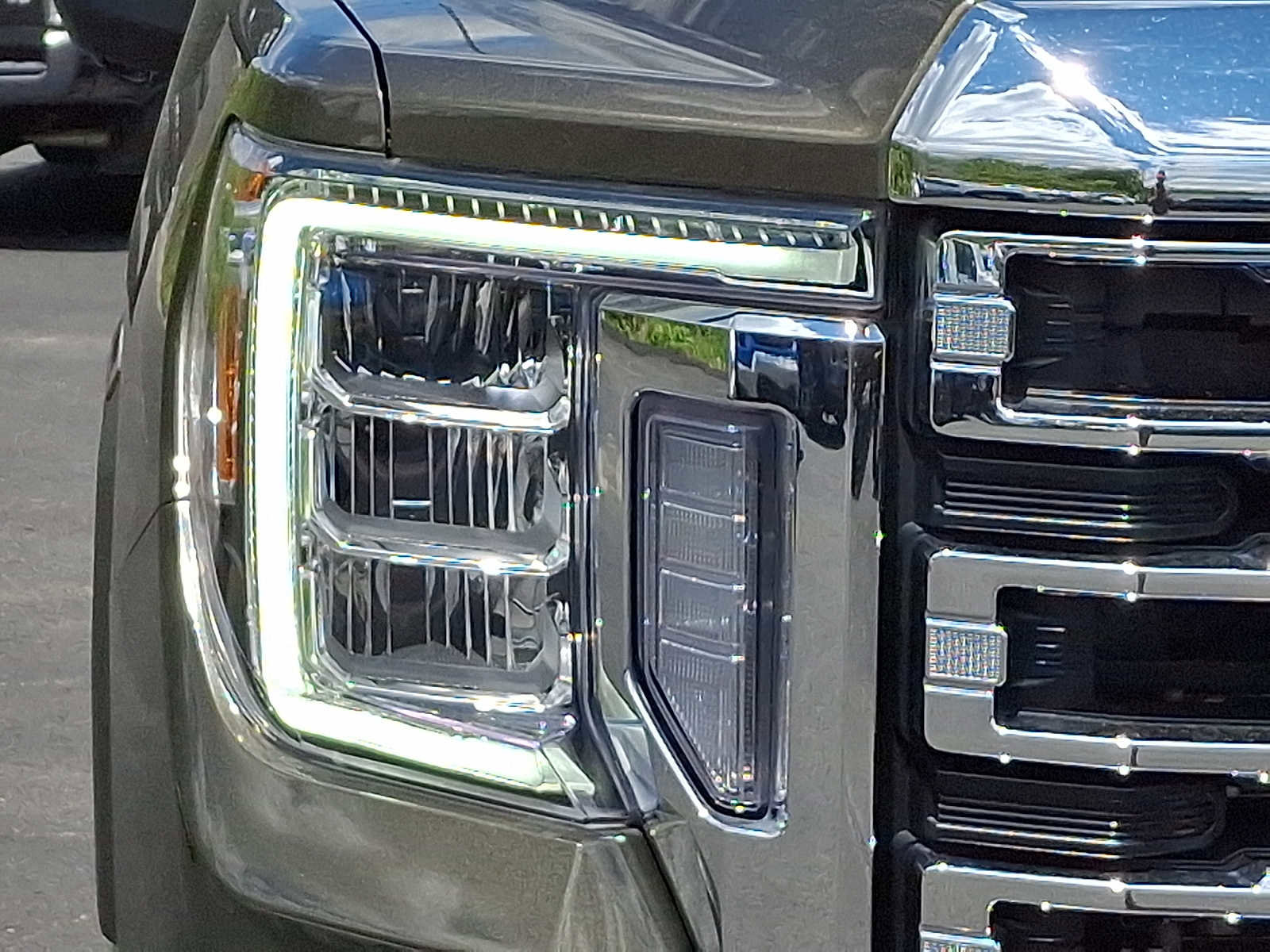 Used 2022 GMC Sierra 3500 SLT w/ SLT Premium Package AWD/4WD image 9