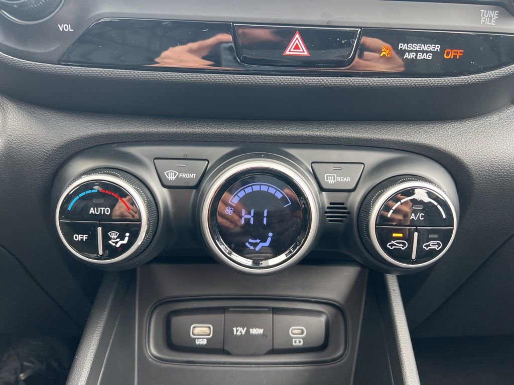 Used 2025 Hyundai Venue SEL image 21