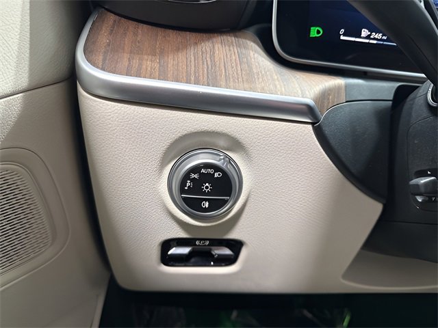 Used 2025 Mercedes-Benz C 300 4MATIC Sedan image 16