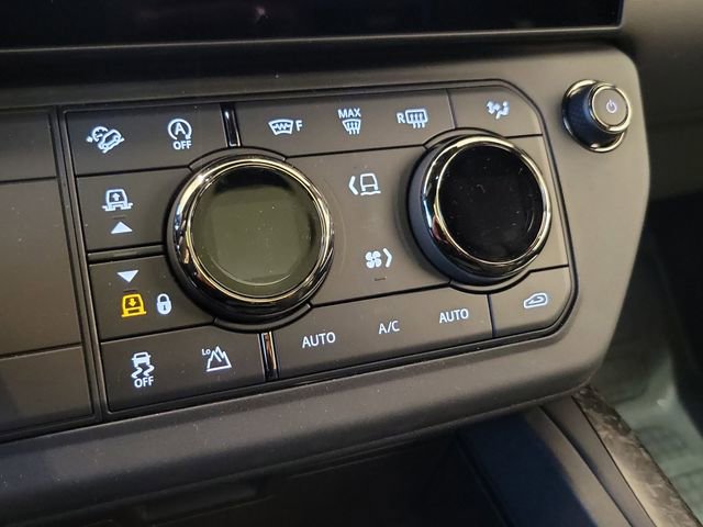 New 2026 Land Rover Defender 110 image 31