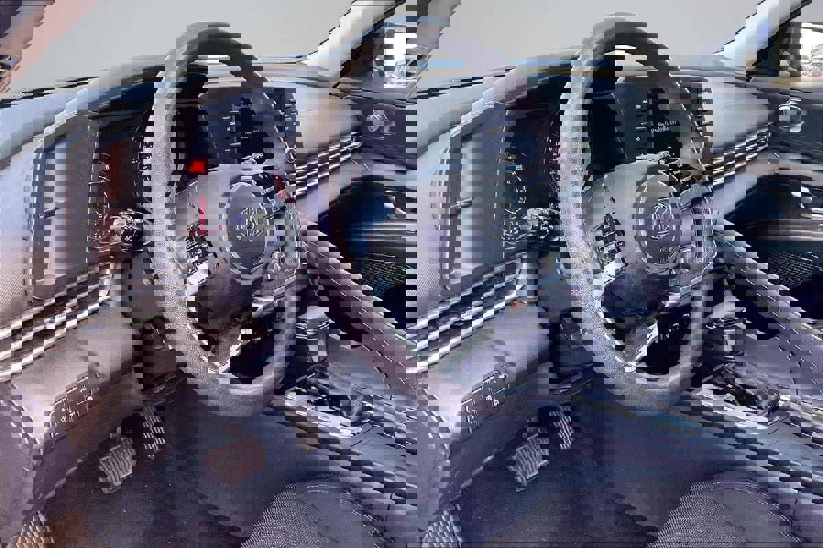 Used 2021 Hyundai Elantra SE image 14