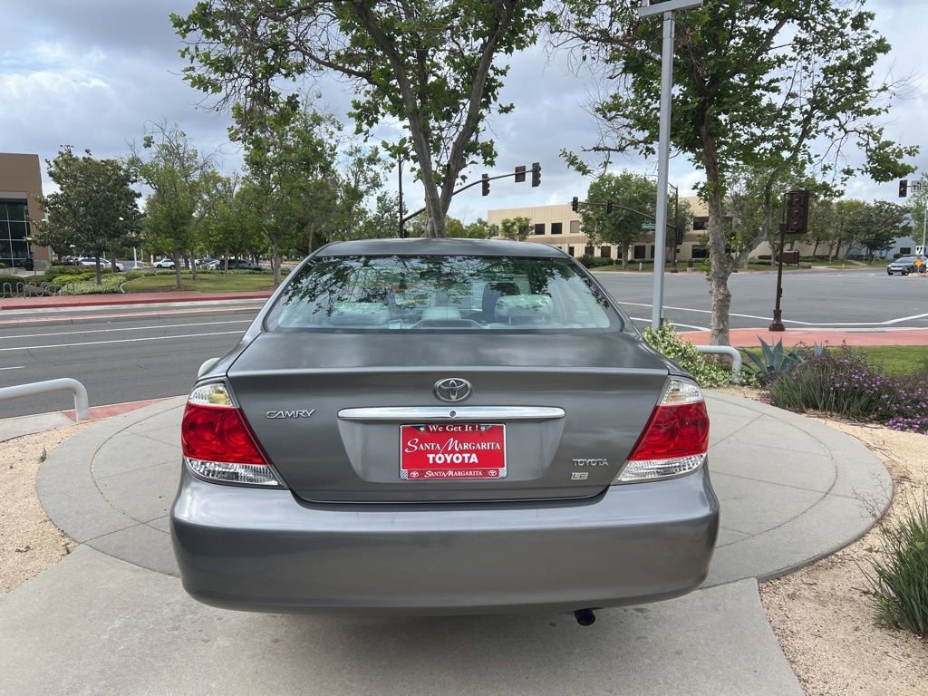 Used 2005 Toyota Camry LE FWD image 3