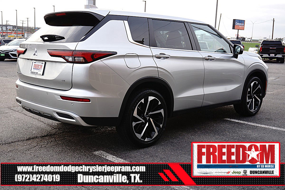 Used 2024 Mitsubishi Outlander SE image 5