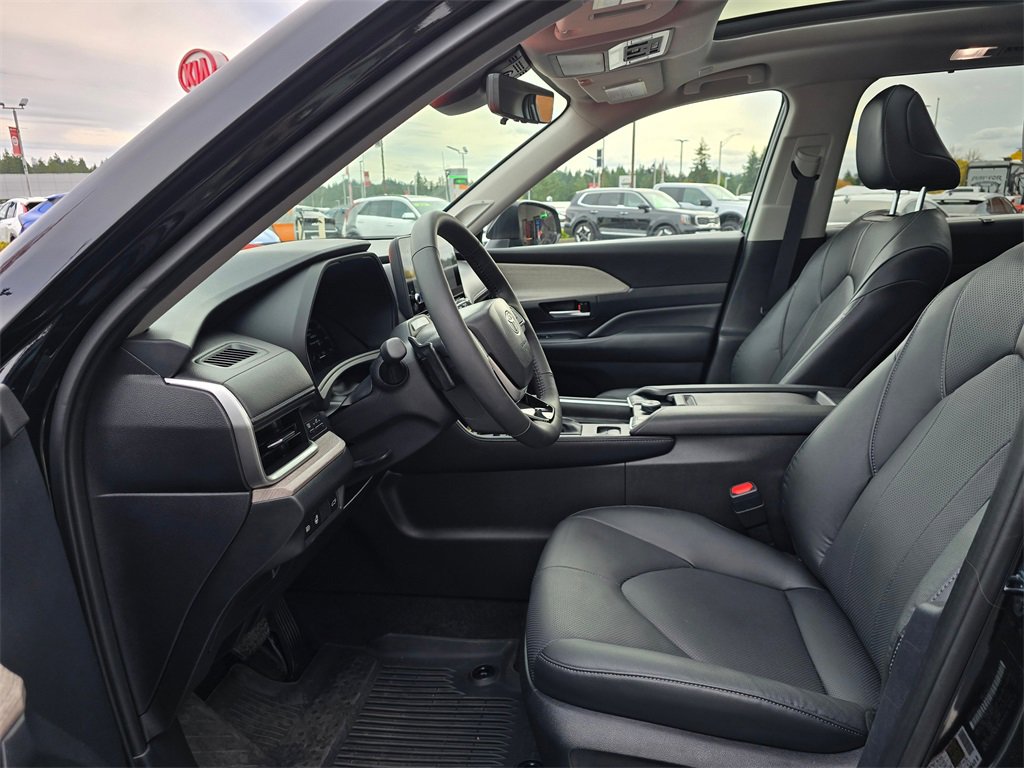 Used 2025 Toyota Grand Highlander AWD image 8