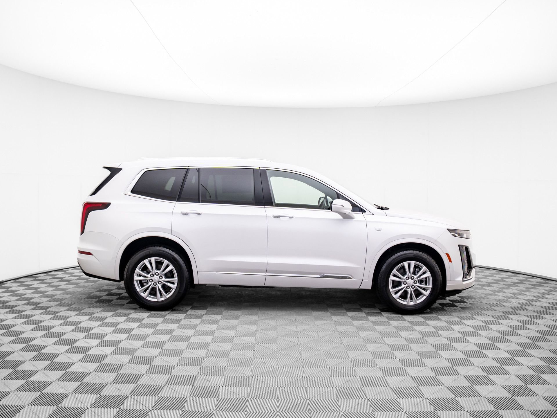 New 2025 Cadillac XT6 Luxury image 8