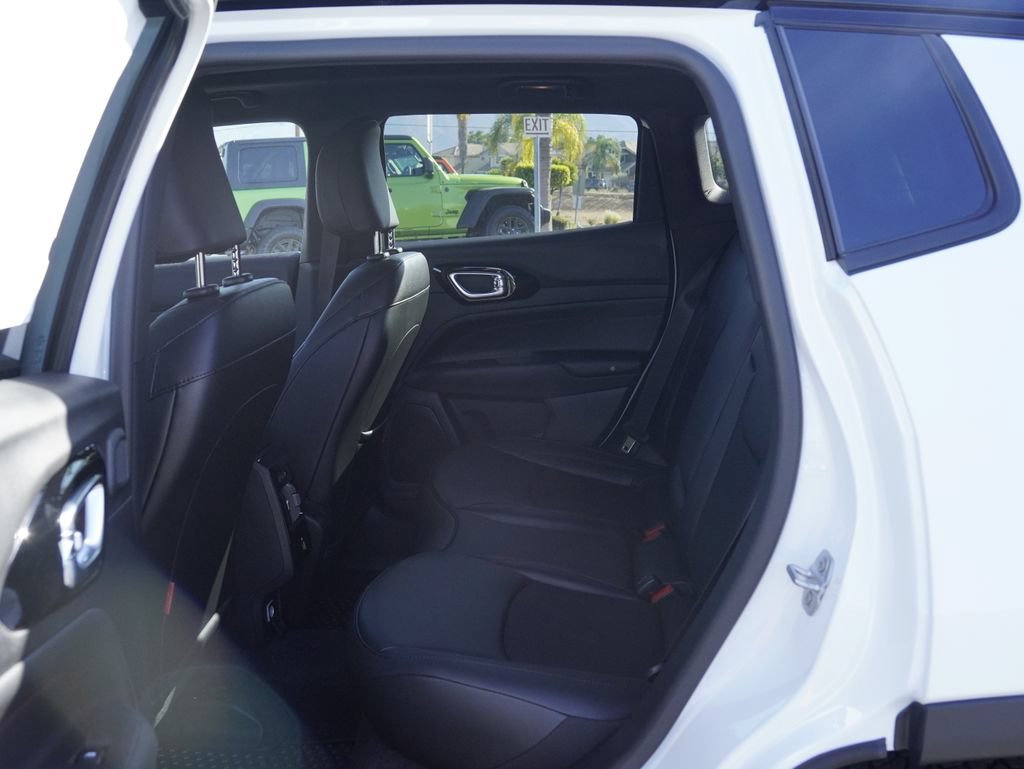 New 2026 Jeep Compass Trailhawk w/ Sun, Sound & Navigation Group AWD/4WD image 24