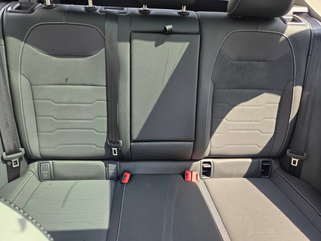 Certified 2025 Volkswagen Taos SE FWD image 30