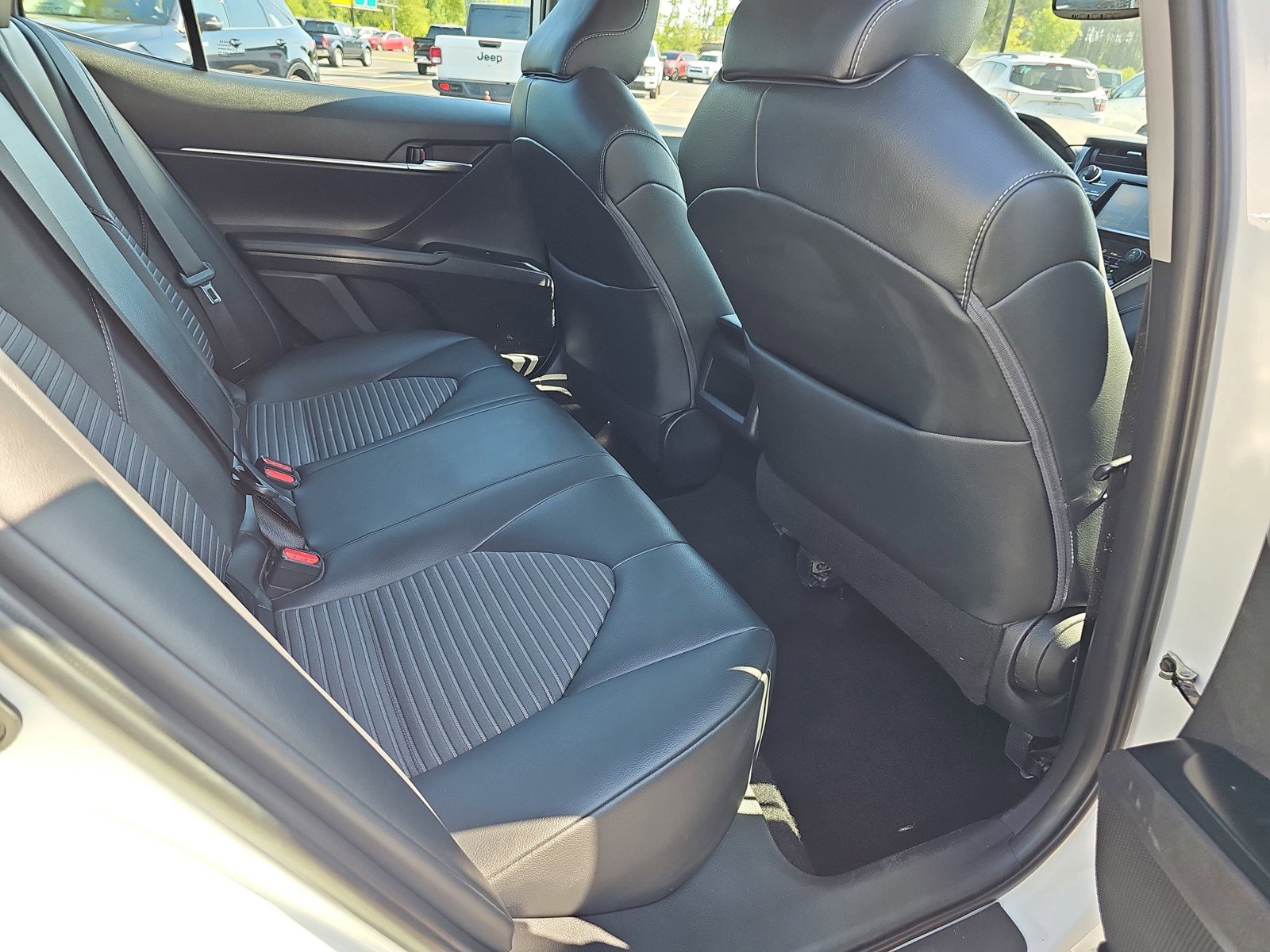 Used 2019 Toyota Camry SE w/ Convenience Package FWD image 12