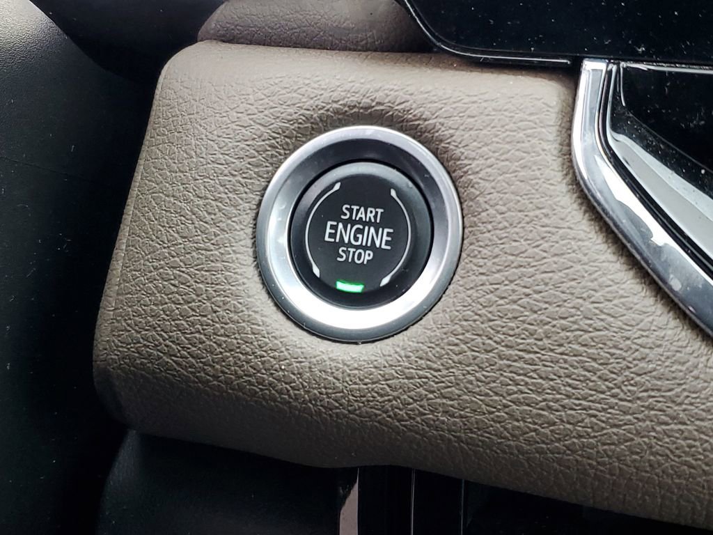 Used 2024 GMC Canyon Denali image 16