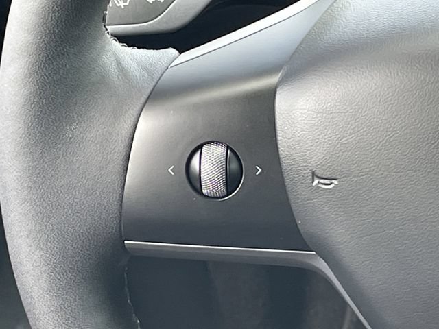 Used 2024 Tesla Model Y Long Range AWD/4WD image 13
