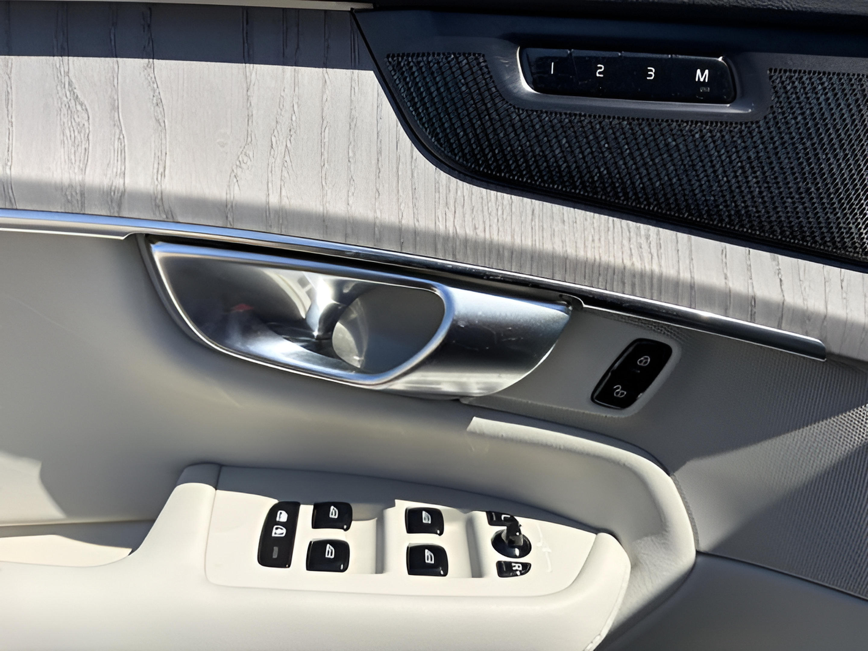 New 2026 Volvo XC90 B5 Ultra w/ Protection Package Premier AWD/4WD image 12