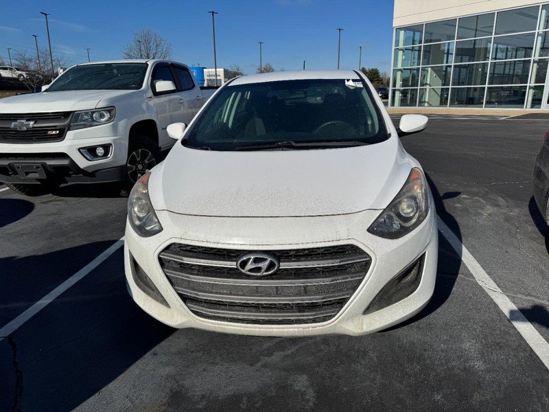 Used 2017 Hyundai Elantra GT image 2