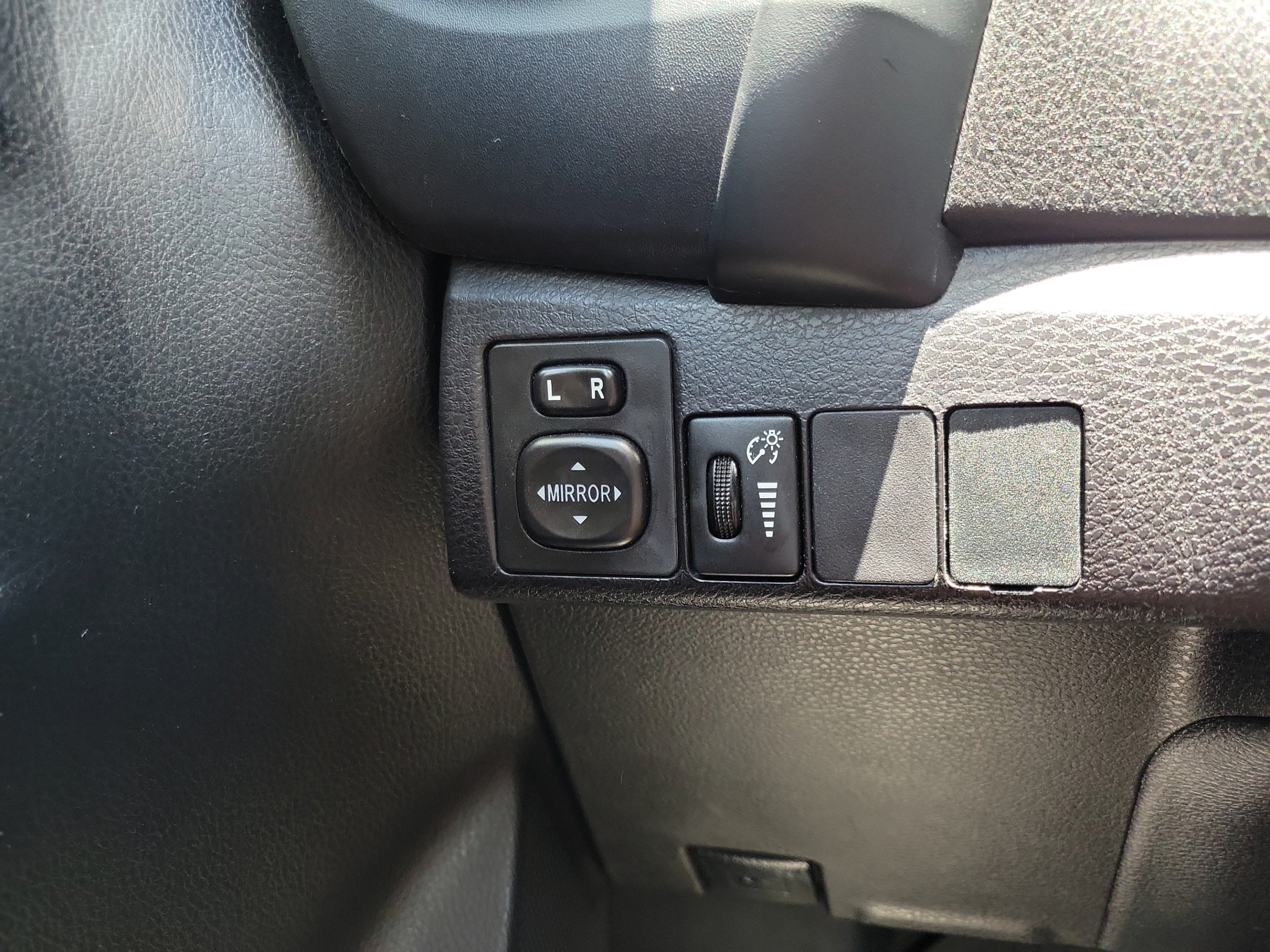 Used 2018 Toyota Corolla SE FWD image 19