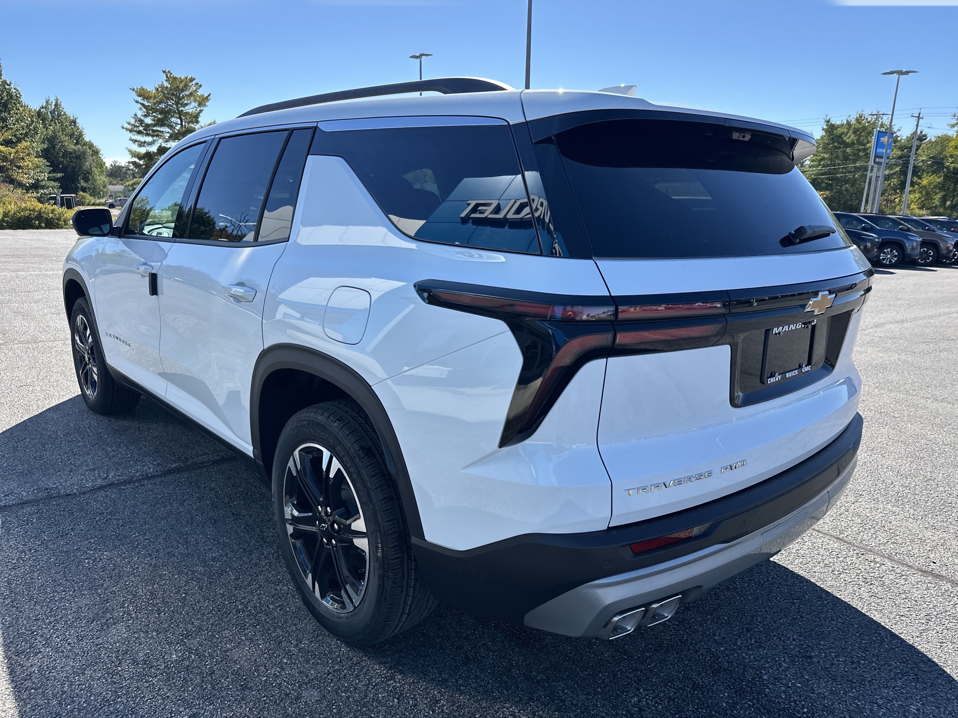 New 2027 Chevrolet Traverse LT w/ Sun and Wheel Package AWD/4WD image 4