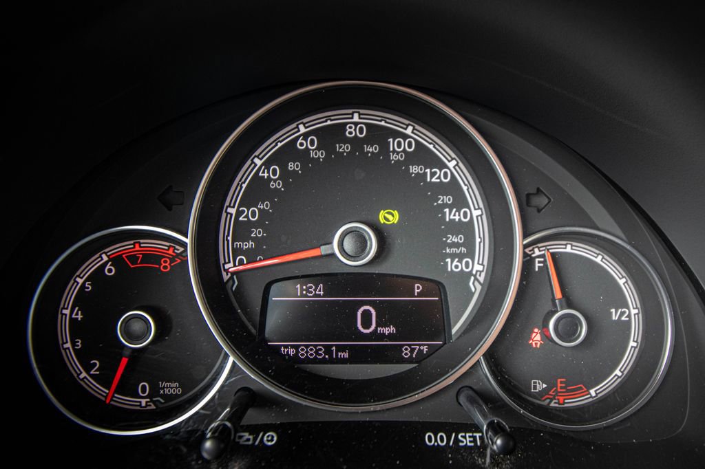 Used 2019 Volkswagen Beetle 2.0T SE FWD image 33
