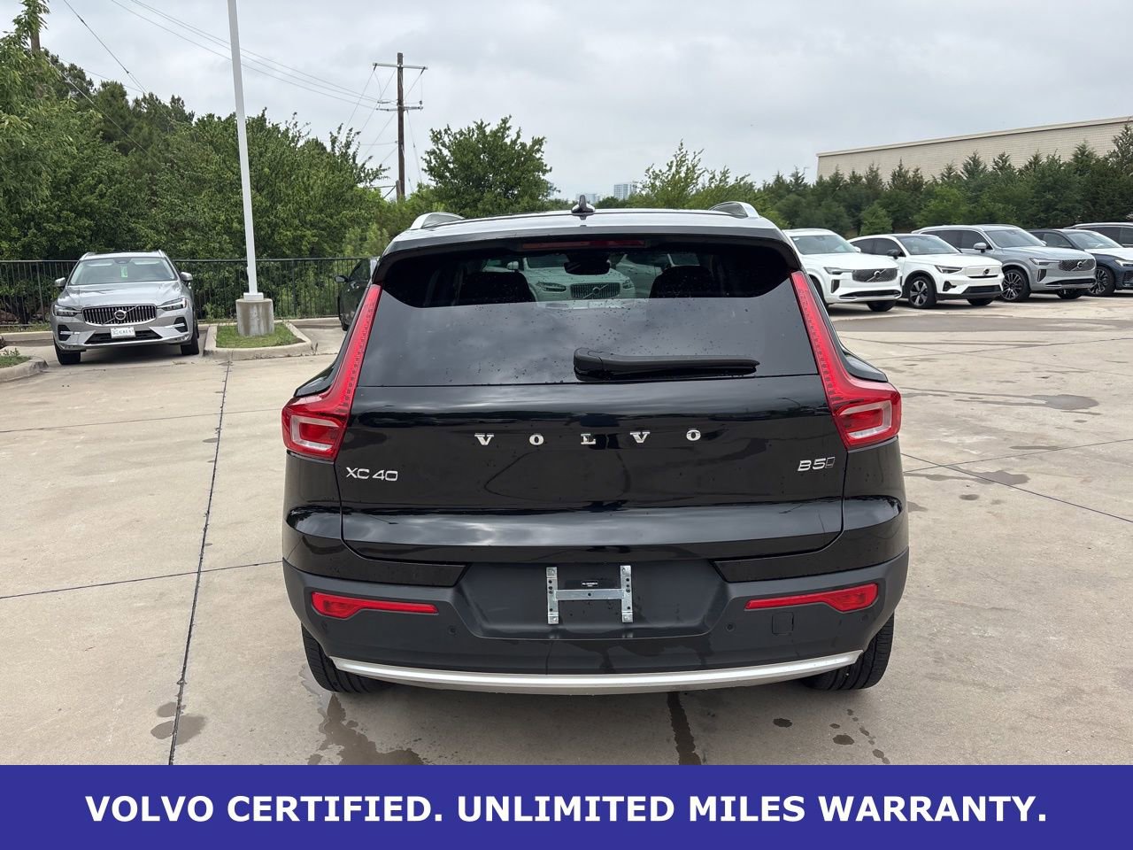 Certified 2025 Volvo XC40 B5 Plus AWD/4WD image 6