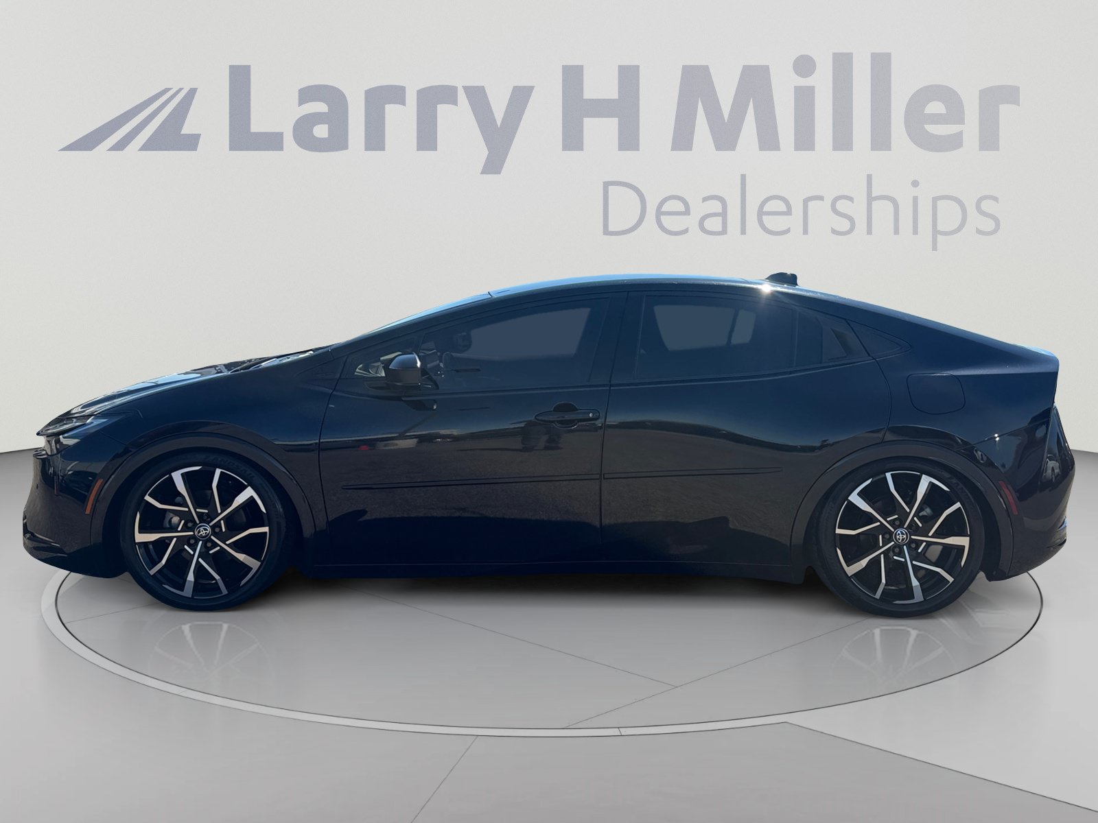 Used 2024 Toyota Prius Prime Premium w/ Advanced Technology Package FWD image 2