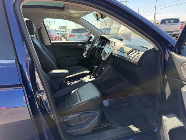 Used 2021 Volkswagen Tiguan SE w/ Panoramic Sunroof Package image 10