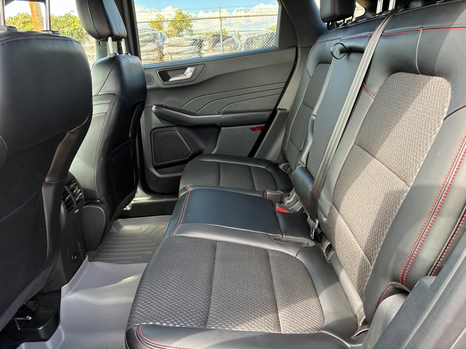 Used 2024 Ford Escape ST-Line Select w/ Tech Pack #2 AWD/4WD image 17