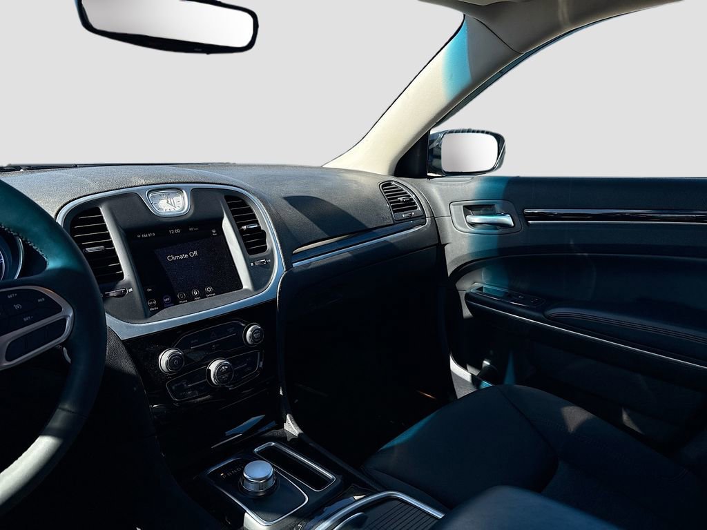 Used 2023 Chrysler 300 Touring w/ Sport Appearance Package image 21