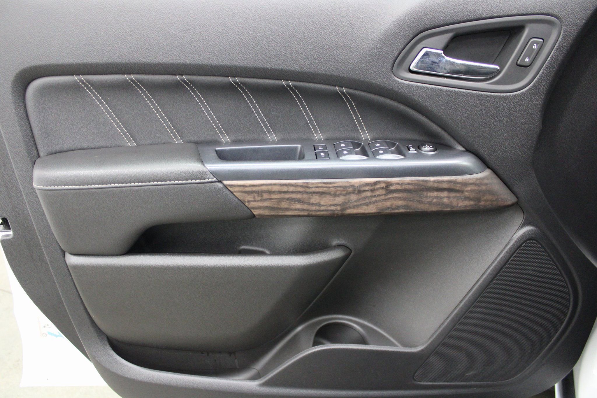 Used 2021 GMC Canyon Denali image 11