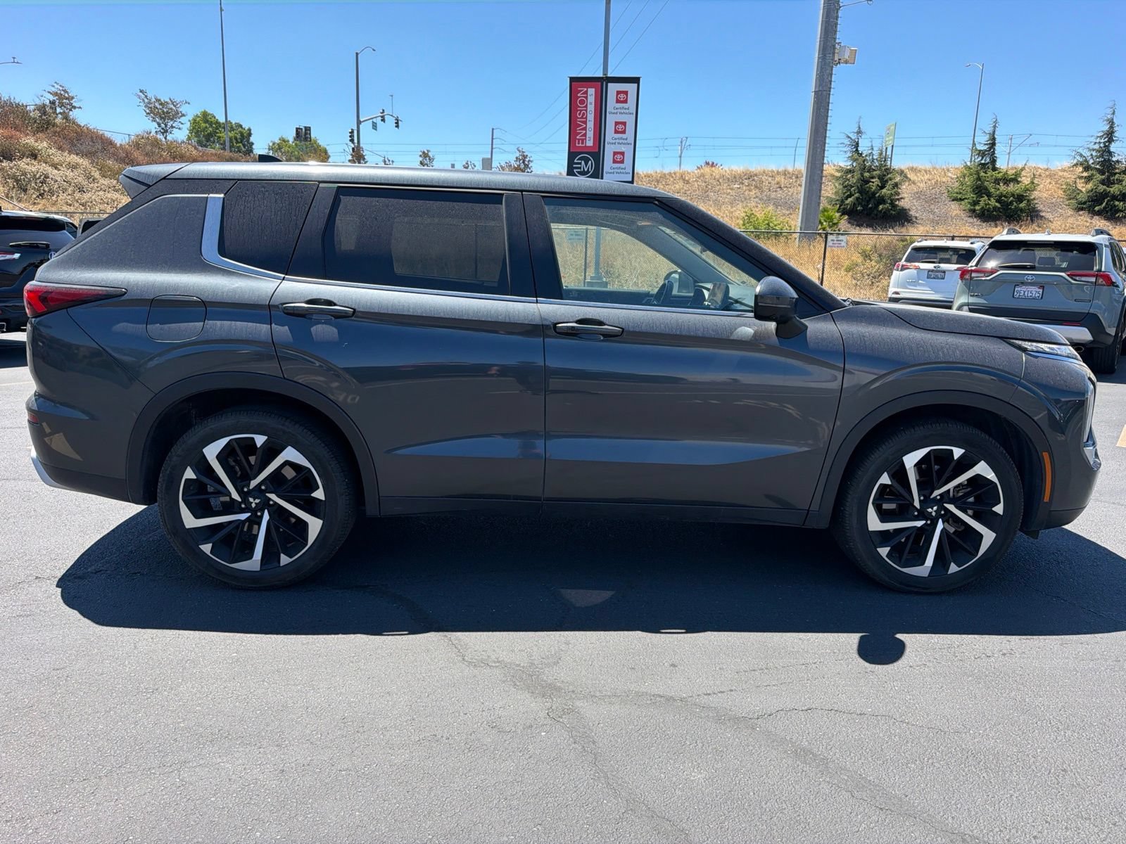 Used 2024 Mitsubishi Outlander SE Black Edition FWD image 5