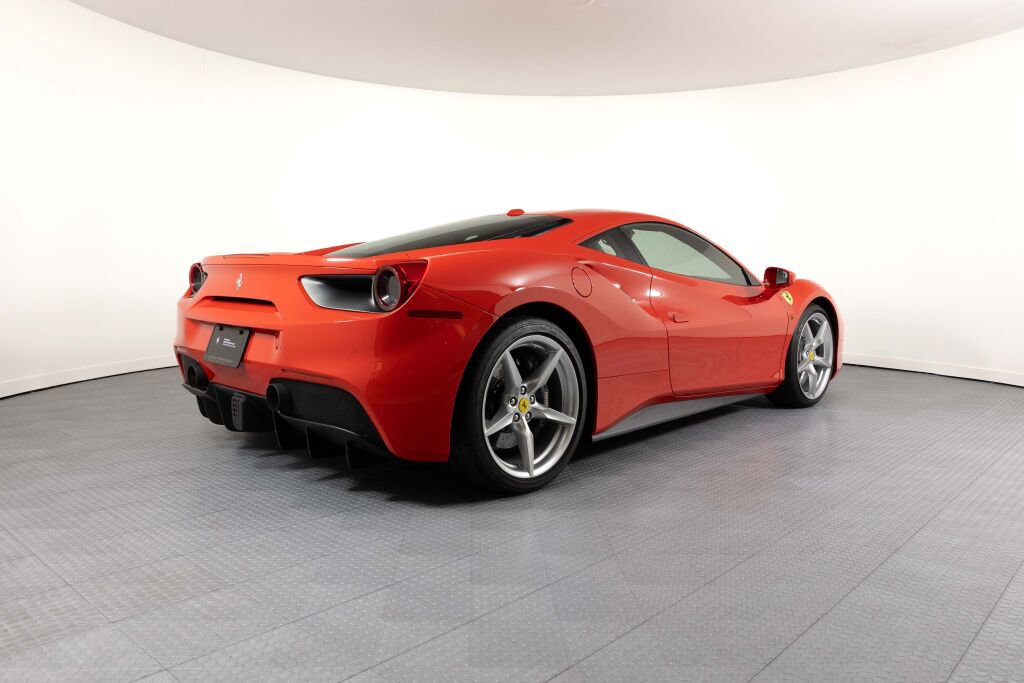 Used 2017 Ferrari 488 GTB image 2