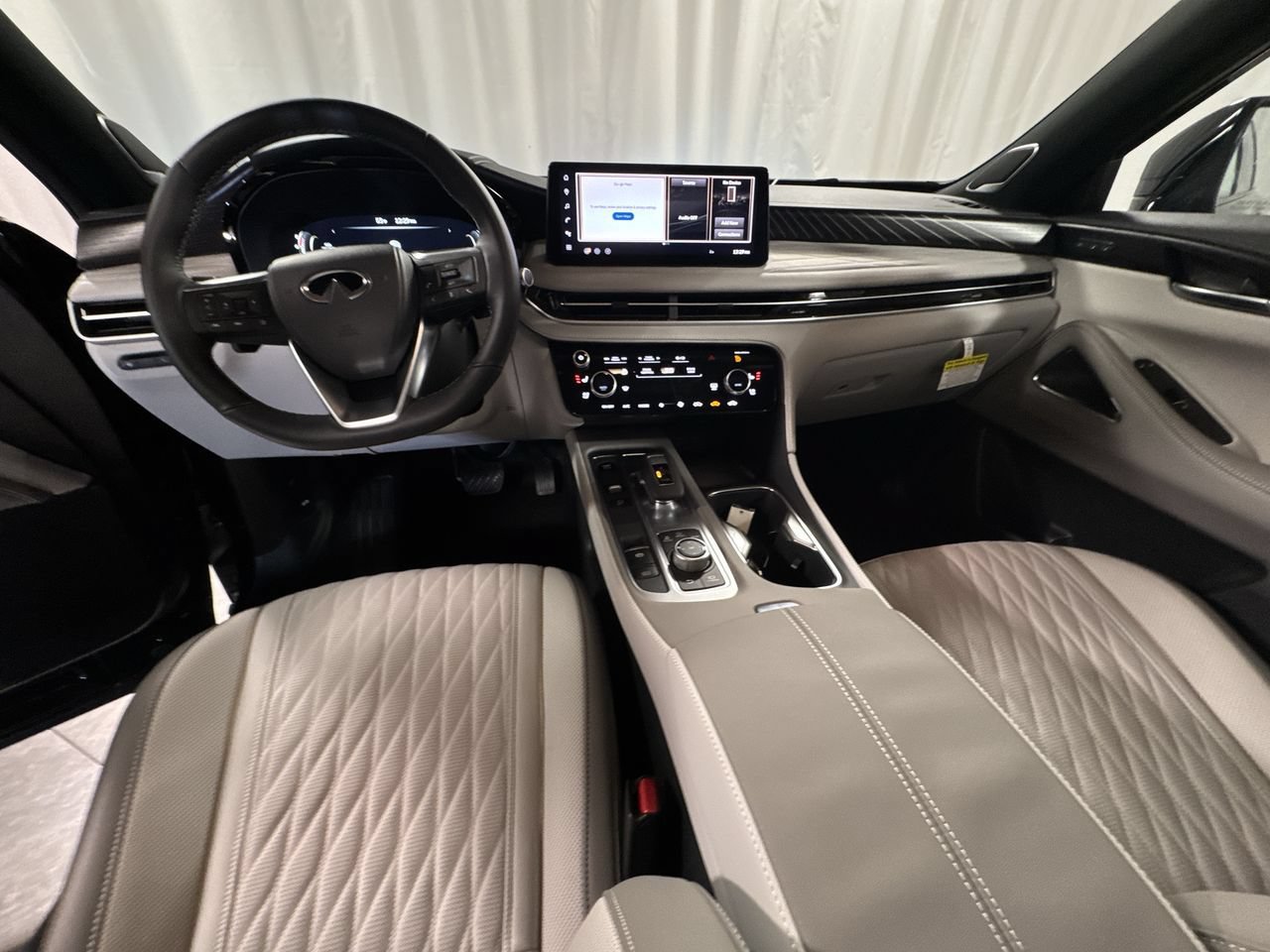 Certified 2026 INFINITI QX60 Autograph w/ Autograph Tech Package AWD/4WD image 4