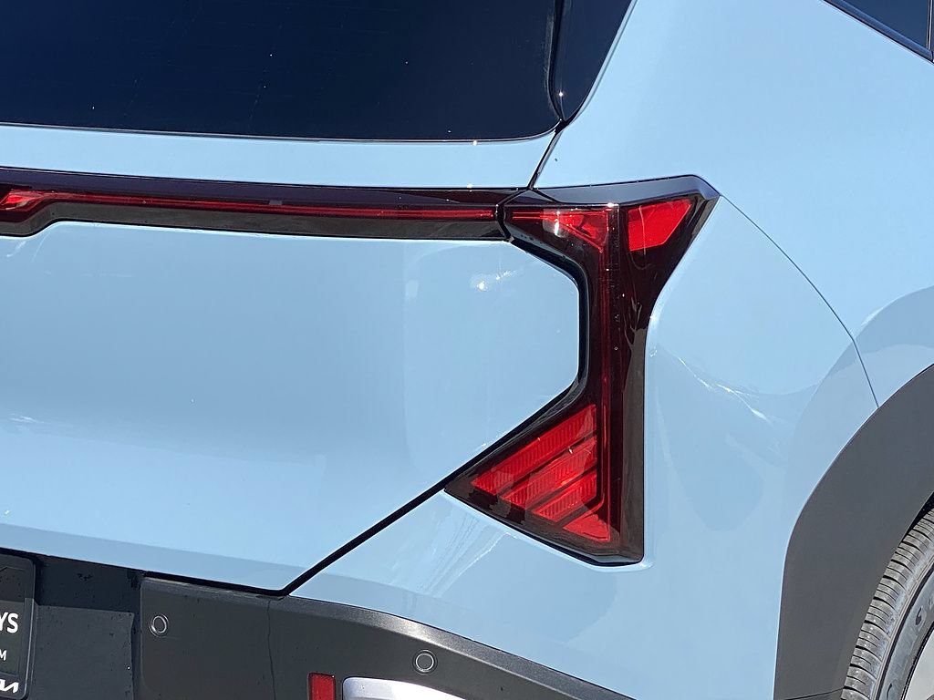 New 2027 Kia Seltos S FWD image 4