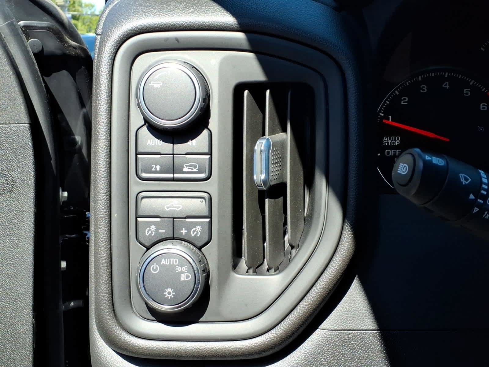 Used 2023 Chevrolet Silverado 1500 Custom AWD/4WD image 11