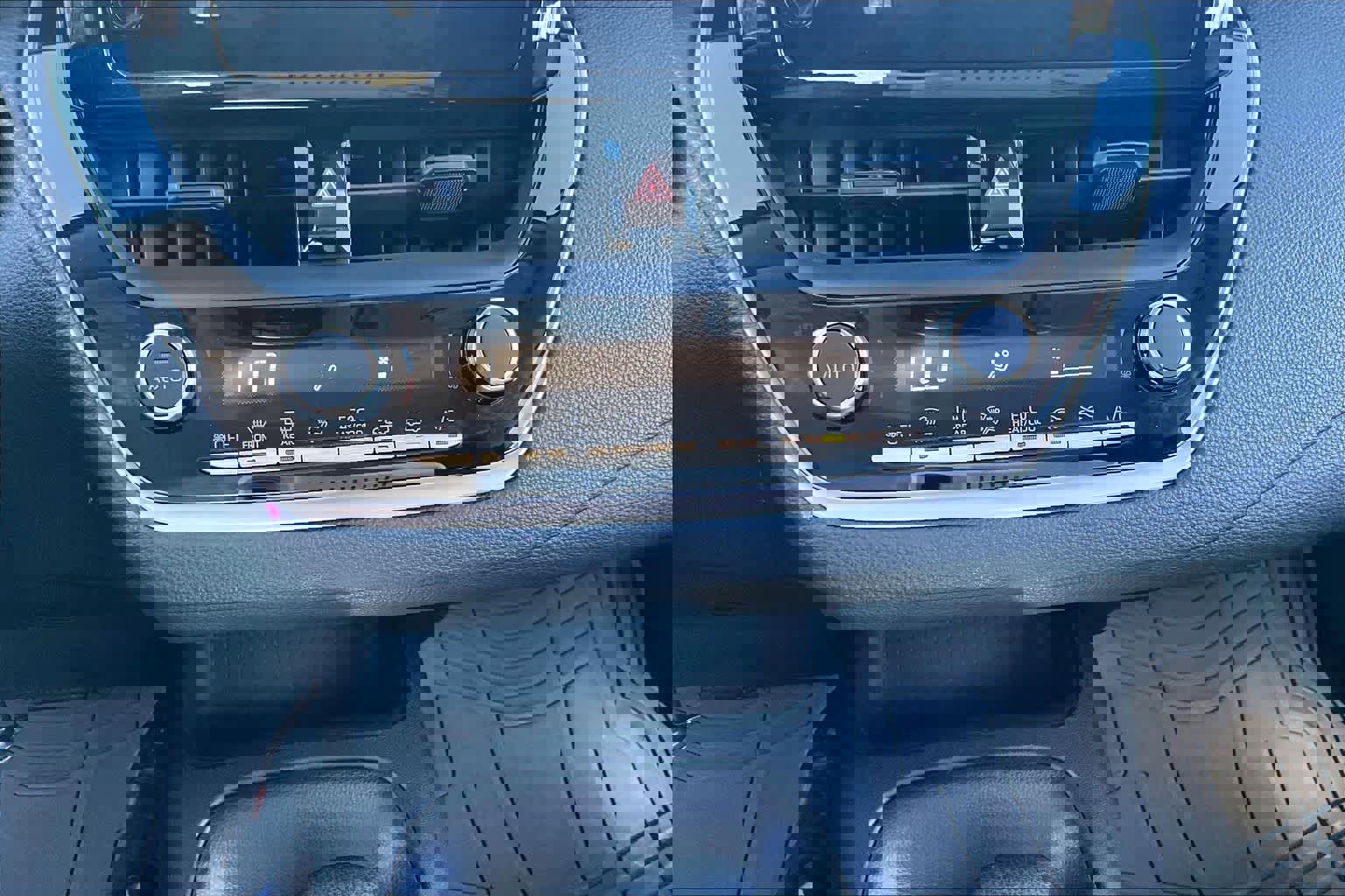 Used 2024 Toyota Corolla LE image 32