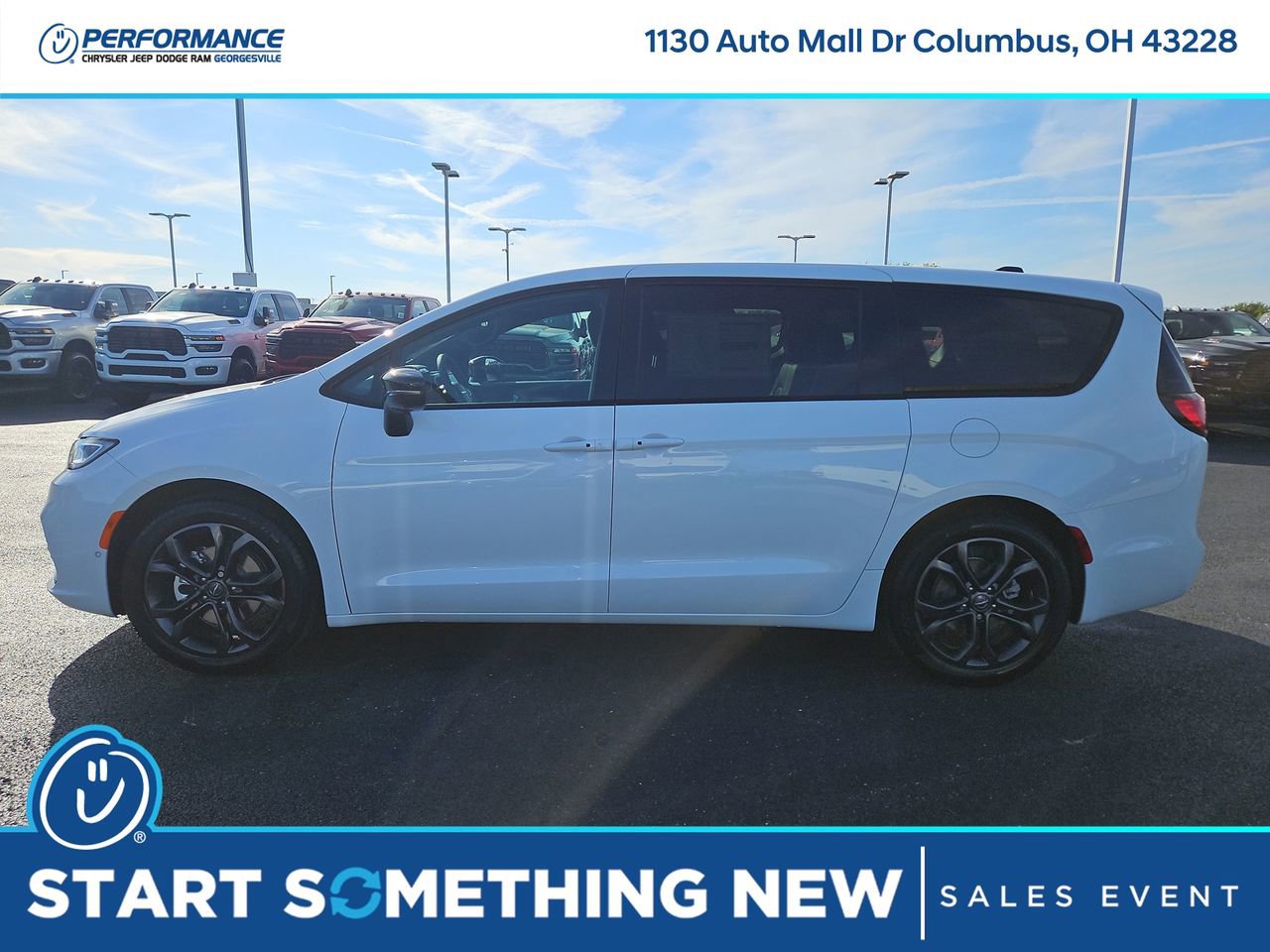 New 2026 Chrysler Pacifica Select image 4