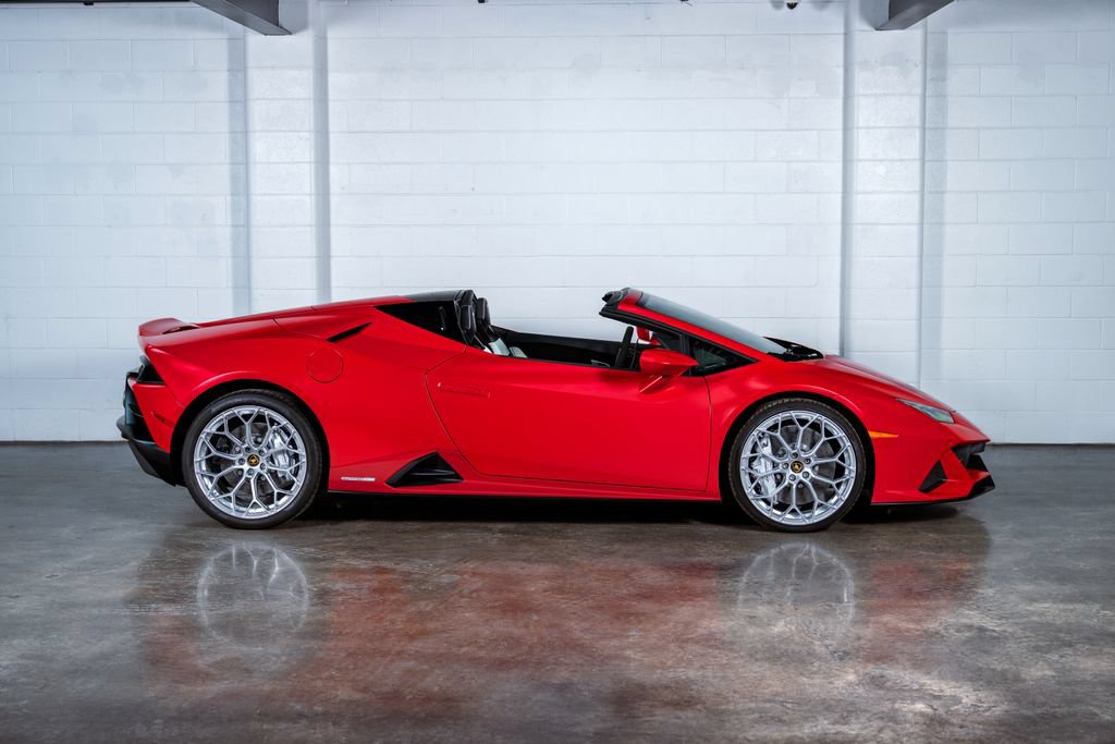 Used 2024 Lamborghini Huracan EVO AWD/4WD image 3