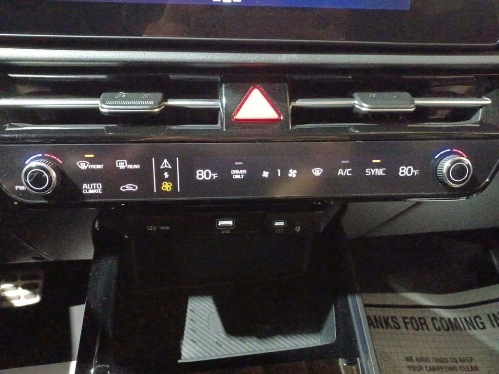 Used 2024 Kia Niro EX Touring image 17