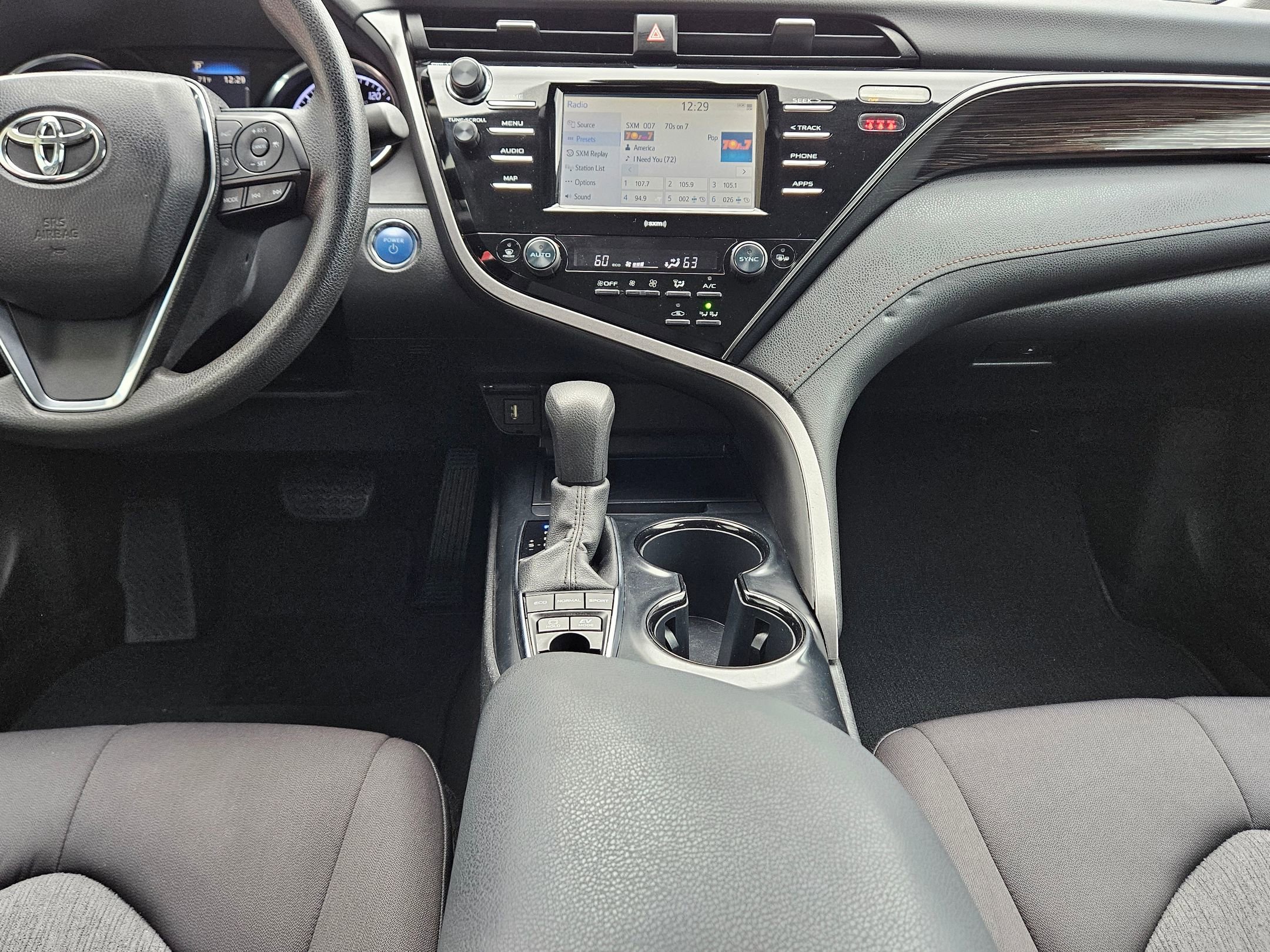 Used 2020 Toyota Camry LE image 10