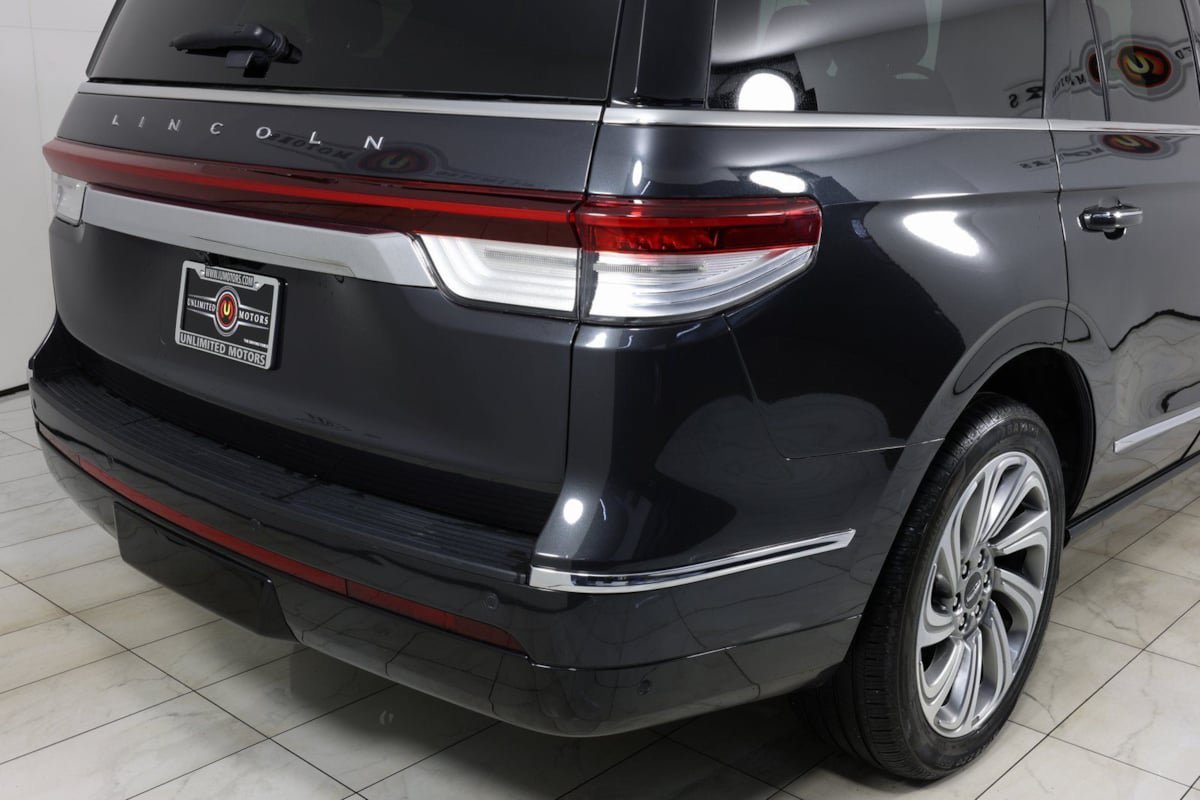 Used 2023 Lincoln Navigator Reserve AWD/4WD image 46