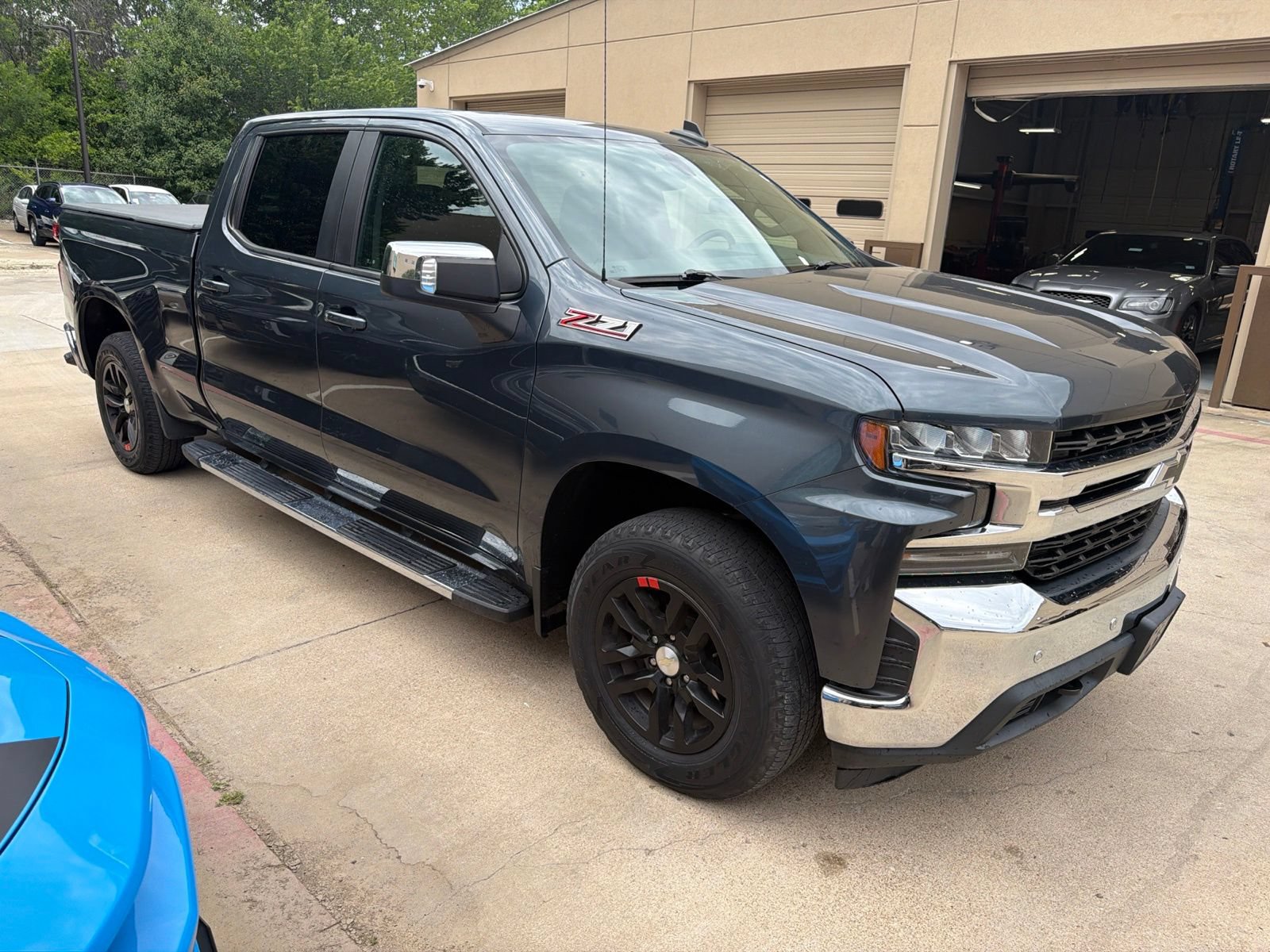 Used 2019 Chevrolet Silverado 1500 LT w/ All-Star Edition AWD/4WD image 3