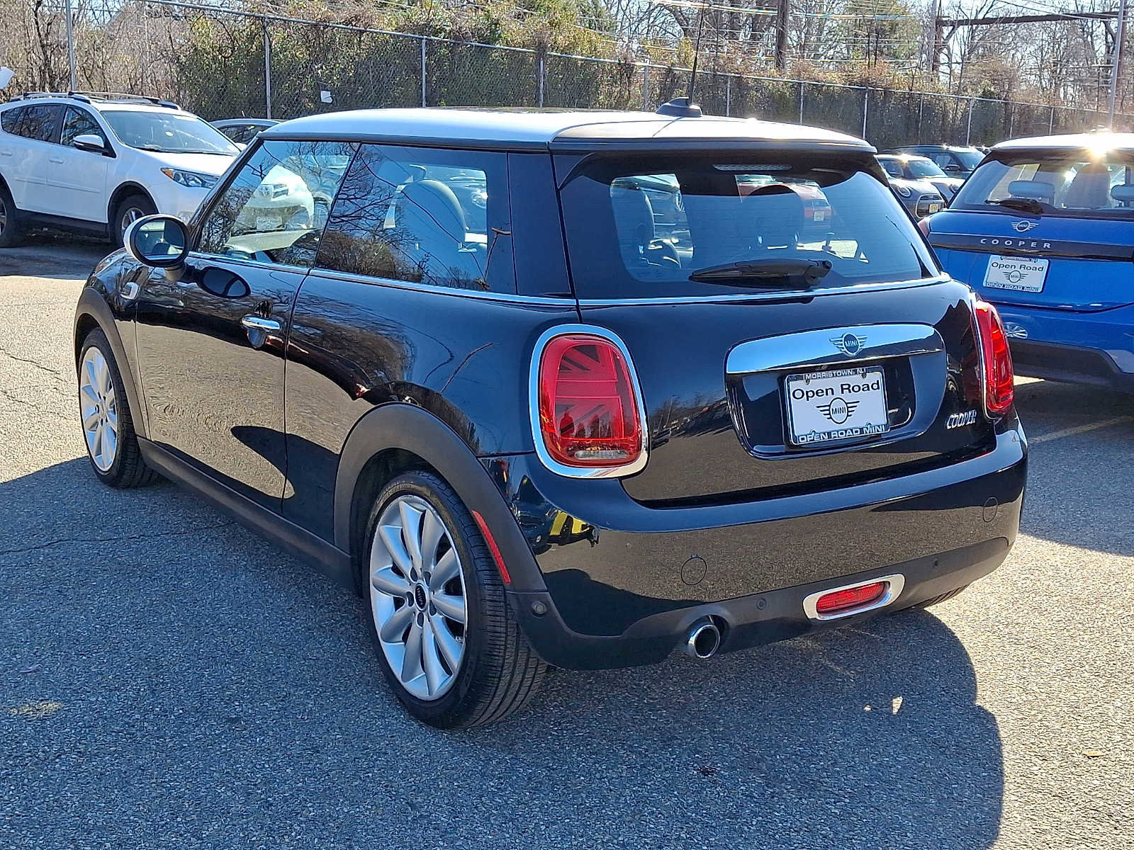 Used 2019 MINI Cooper 2-Door Hardtop image 4