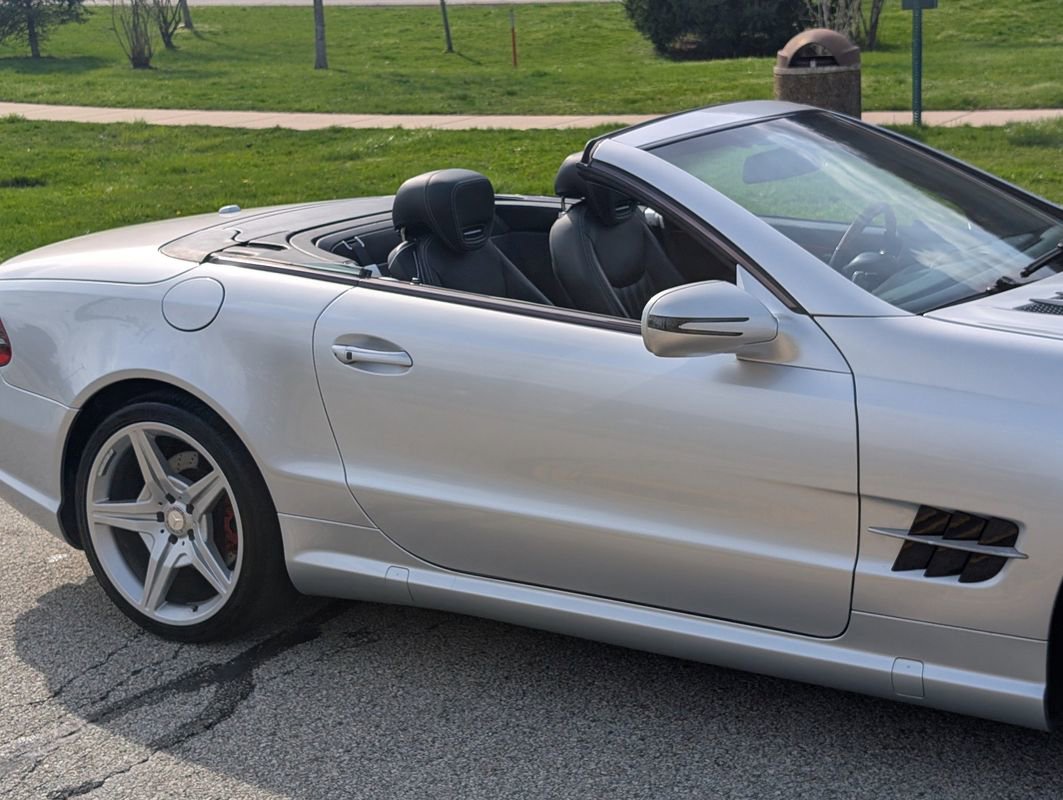 Used 2011 Mercedes-Benz SL 550 w/ Premium I Pkg image 26