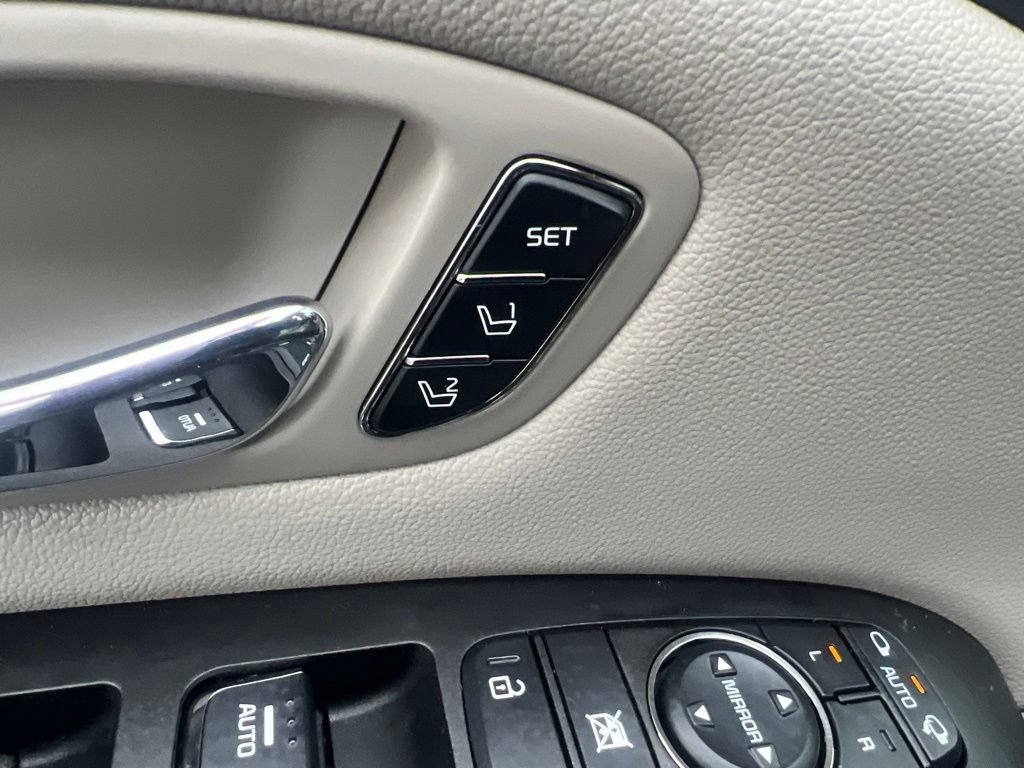 Used 2017 Kia Sedona EX FWD image 46