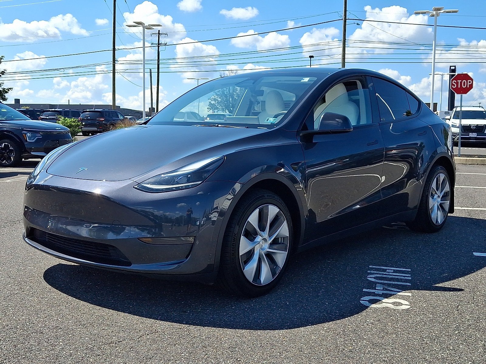 Used 2024 Tesla Model Y Long Range AWD/4WD image 3