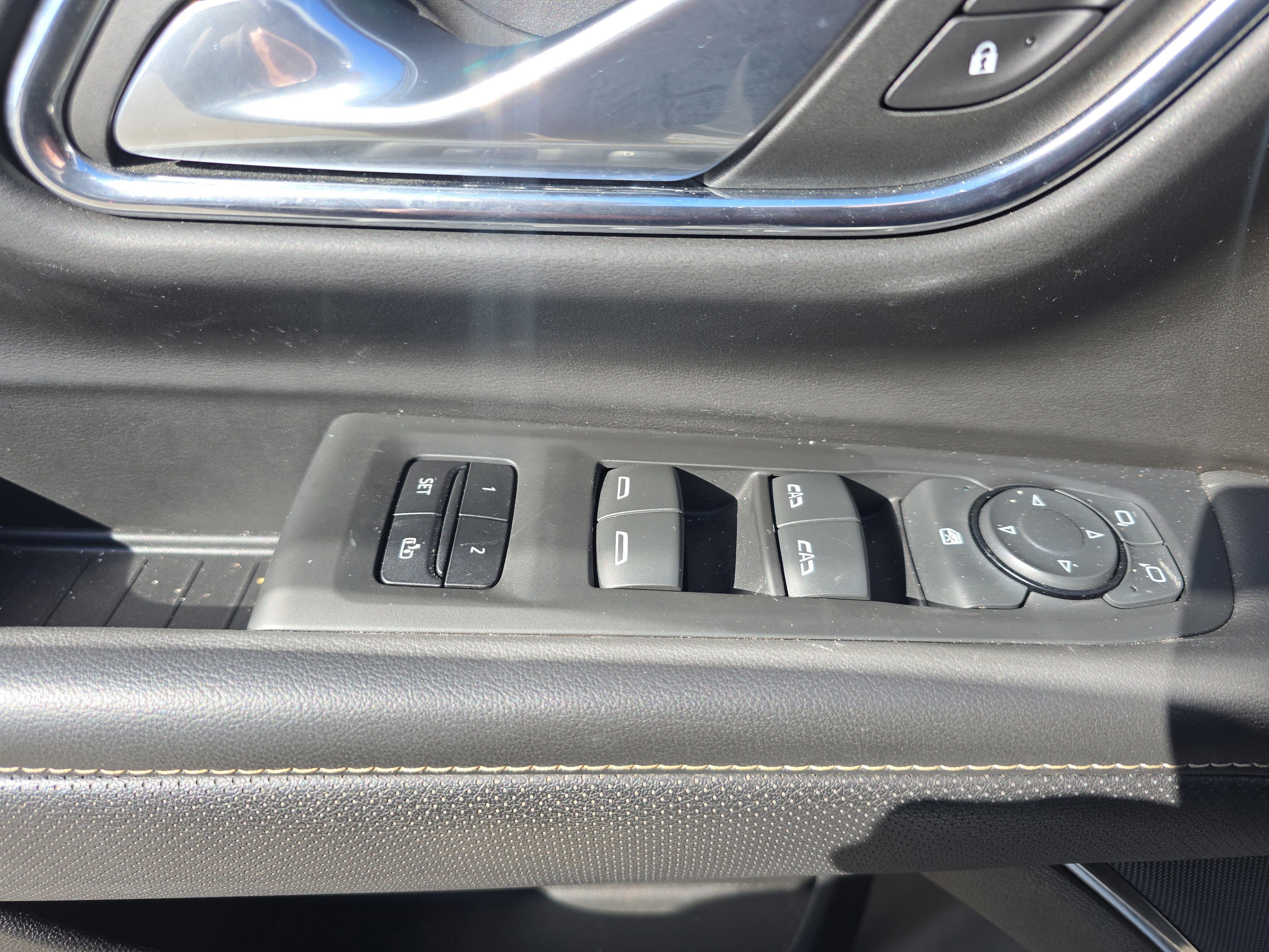 Used 2023 GMC Yukon SLT AWD/4WD image 17